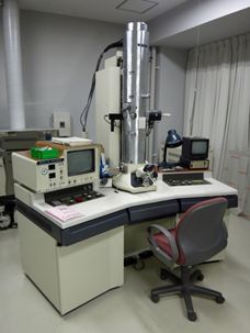 透過電子顕微鏡 Transmission Electron Microscopy (TEM) H-7100　（日立）