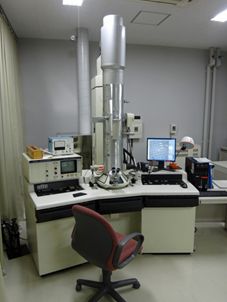 透過電子顕微鏡 Transmission Electron Microscopy (TEM) Ｈ-800　（日立）